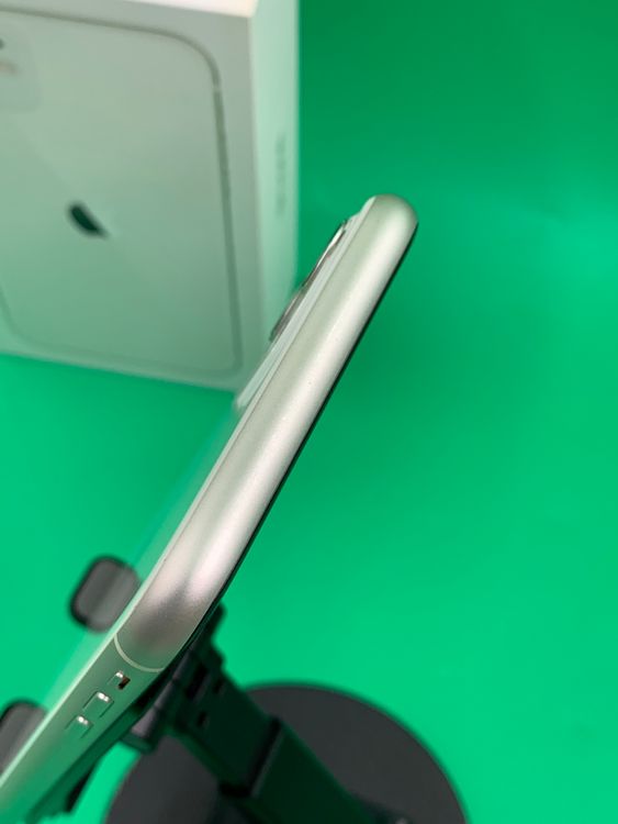 ������ iPhone 11 128GB �ۥ磻�� SIM�ե꡼ ��������100%