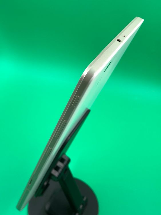 ������ Qua tab PX 16GB �ۥ磻�� SIM�ե꡼ au �� LGT31