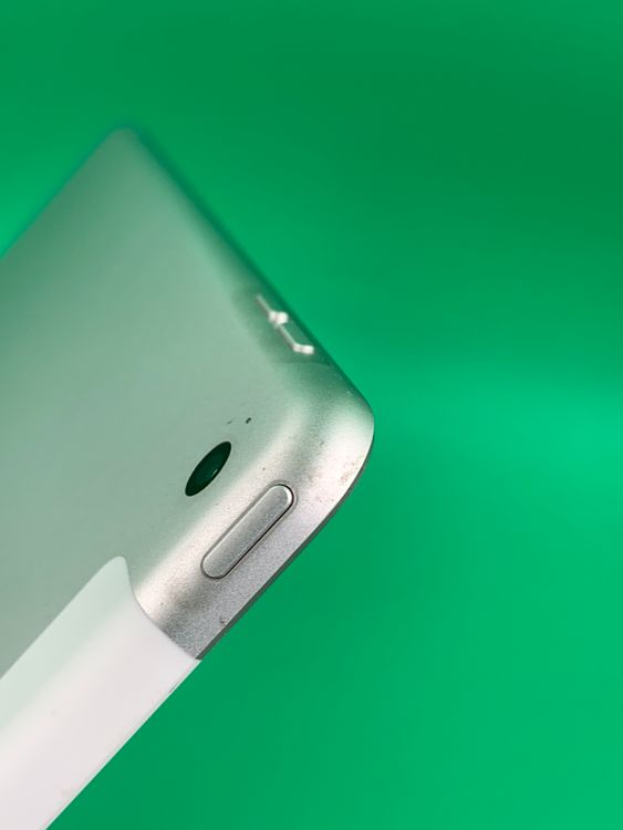 ����� iPad ��8���� Wi-Fi+Cellular 32GB ��������86% KDDI�� H2