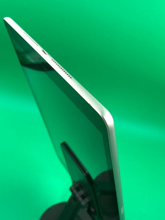 ������ iPad ��9���� Wi-Fi+Cellular 64GB ����С� KDDI ��