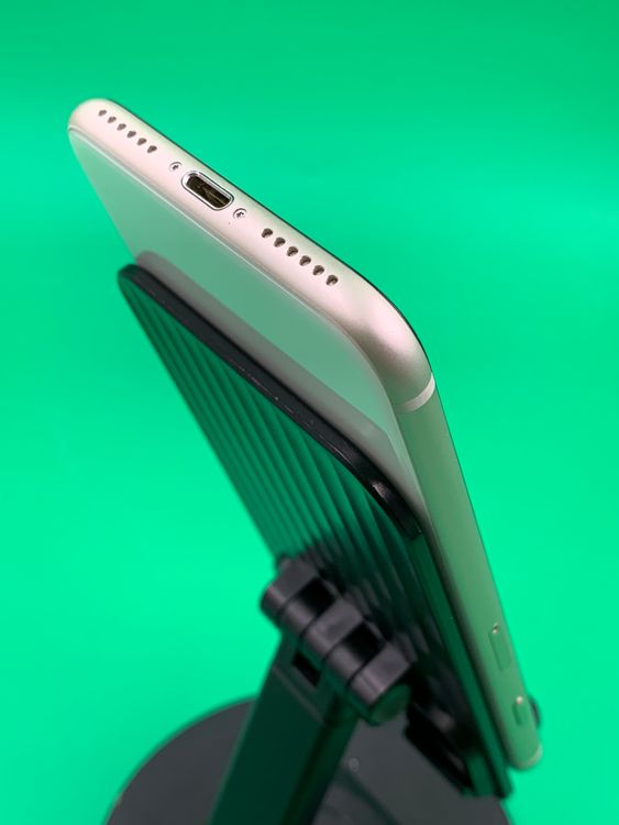 �����ʡ� ������ iPhone SE ��3���� 256GB �������饤�� ��������100%