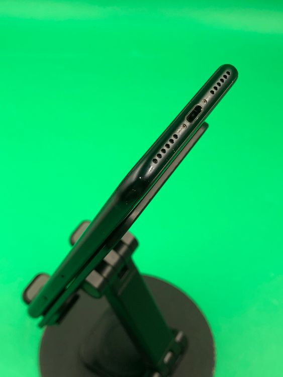 ����� iPhone SE ��3���� 128GB �ߥåɥʥ��� KDDI ��