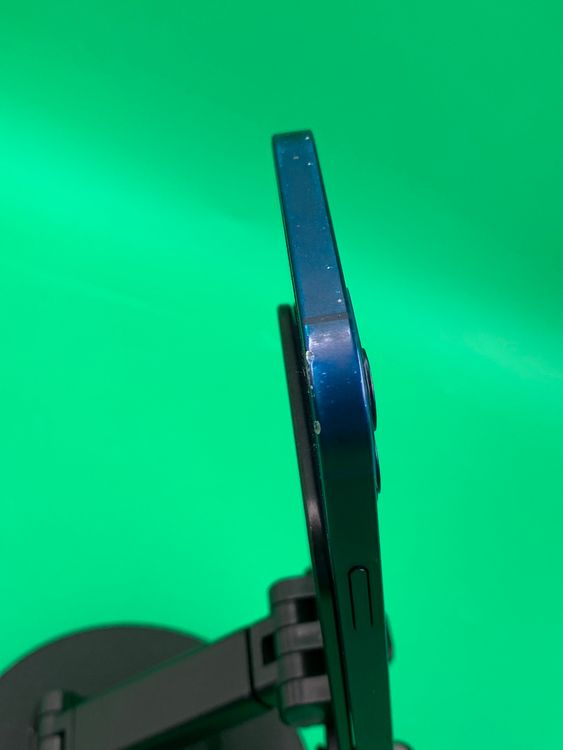 ���ѥͥ롦�Хåƥ꡼���� iPhone 12 64GB �֥롼 KDDI ��