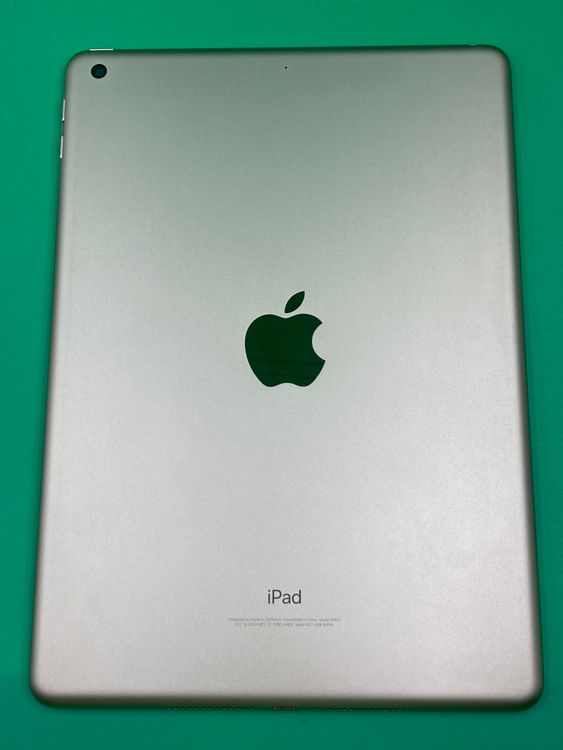 �����ʡ��Хåƥ꡼���� iPad ��5���� Wi-Fi 32GB �������