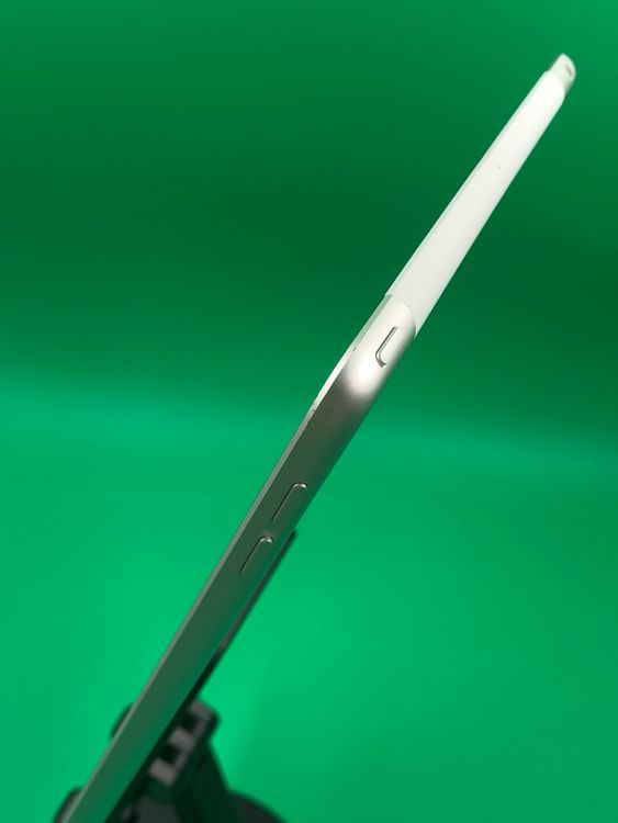 ������ iPad ��9���� Wi-Fi+Cellular 64GB ����С� KDDI ��