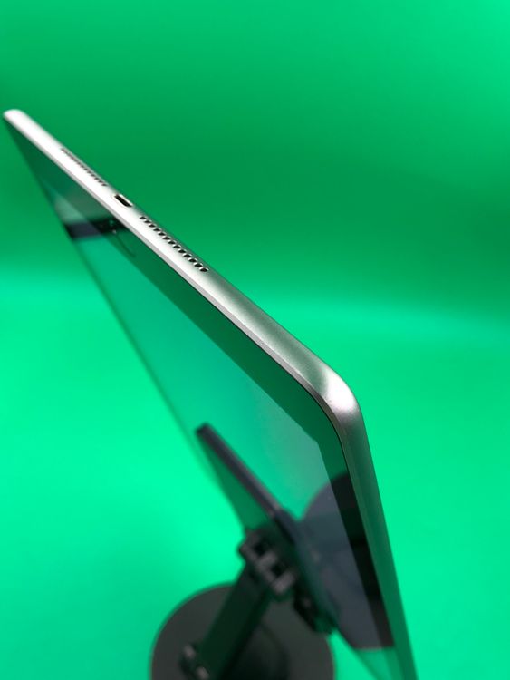 ���Хåƥ꡼���� iPad ��5���� Wi-Fi 32GB ���ڡ������졼