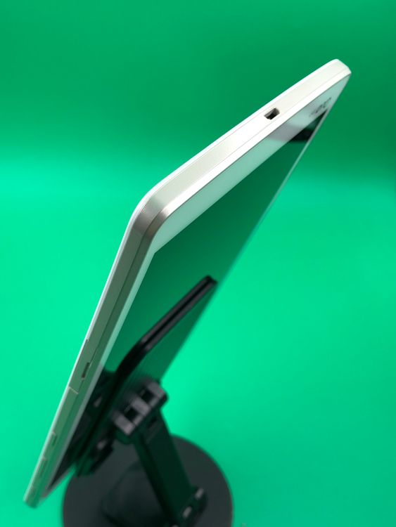 ������ Qua tab PX 16GB �ۥ磻�� SIM�ե꡼ au �� LGT31