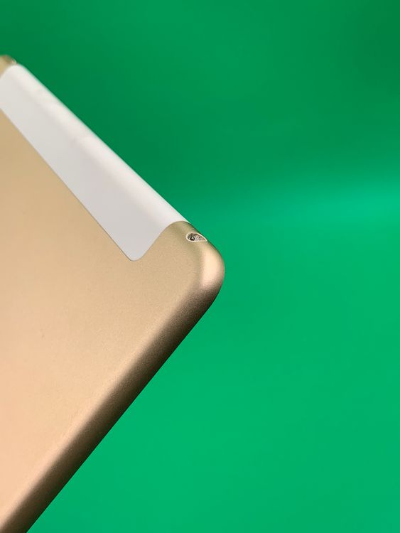  iPad Air 2 Wi-Fi+Cellular 64GB  KDDI 