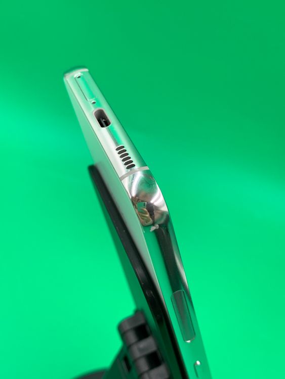 ���Хåƥ꡼���� Galaxy S22 256GB �ե���ȥ�ۥ磻�� KDDI ��