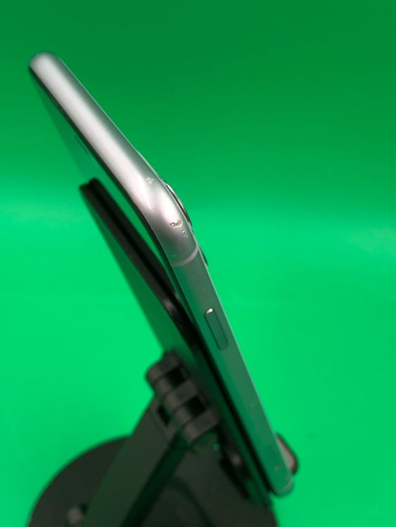 �����礤���� iPhone 11 64GB �ѡ��ץ� SIM�ե꡼ docomo ��