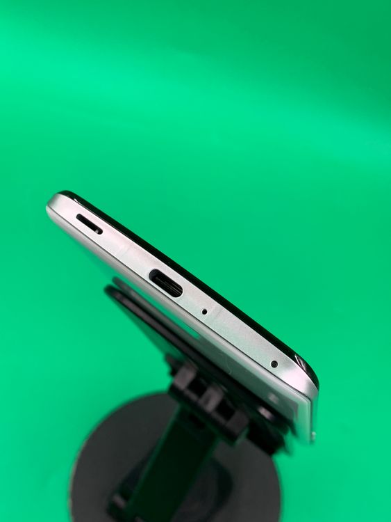 ����� AQUOS zero2 256GB �ߥ��ƥ��ۥ磻�� KDDI ��