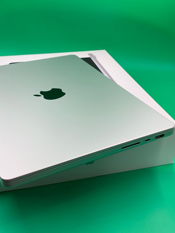 ������Ʊ�͡�����8�� MacBook Pro 14����� M5���å� 24GB 1TB H2