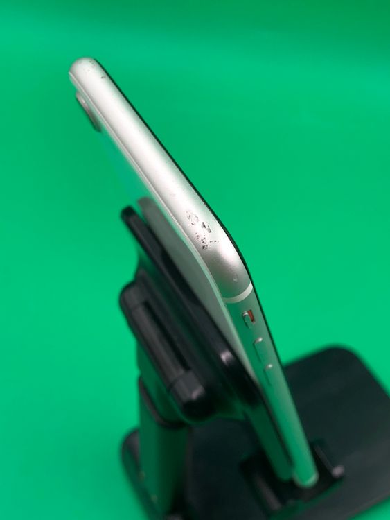 ���Хåƥ꡼���� iPhone SE ��2���� 64GB �ۥ磻�� SIM�ե꡼