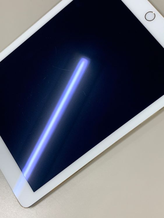 ������ iPad Air ��2���� Wi-Fi+Cellular 16GB ������� KDDI ��