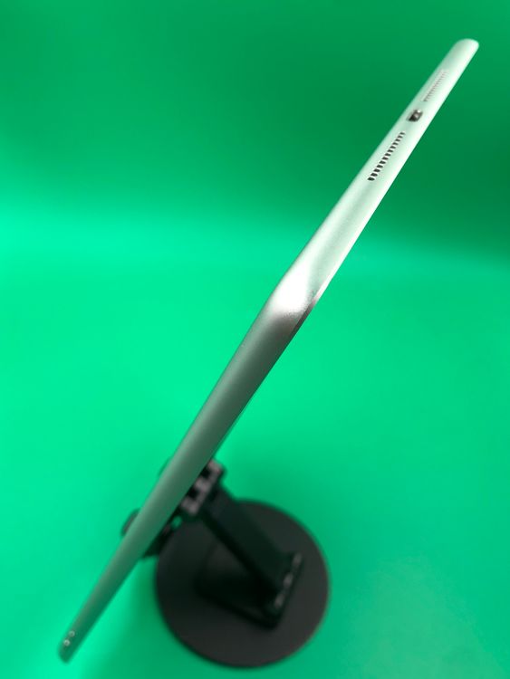 �������� iPad ��8���� Wi-Fi 32GB MYLA2 J/A ����С�