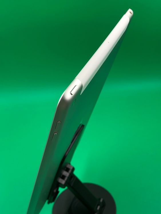 ����� iPad ��7���� Wi-Fi+Cellular 32GB ����С� KDDI ��