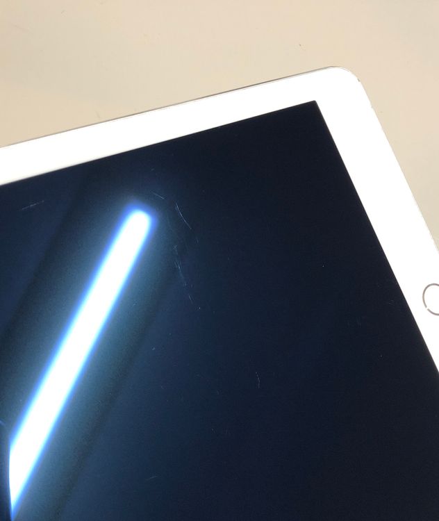 �����iPad Air ��2���� Wi-Fi+Cellular 32GB ��������96% KDDI��