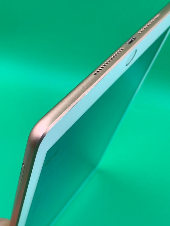 �����礤���� iPad ��6���� Wi-Fi+Cellular 32GB ������� docomo ��