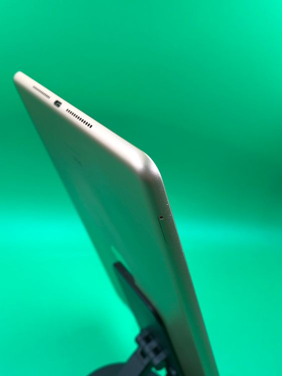 ���Хåƥ꡼���� iPad ��7���� Wi-Fi+Cellular 32GB ������� KDDI ��