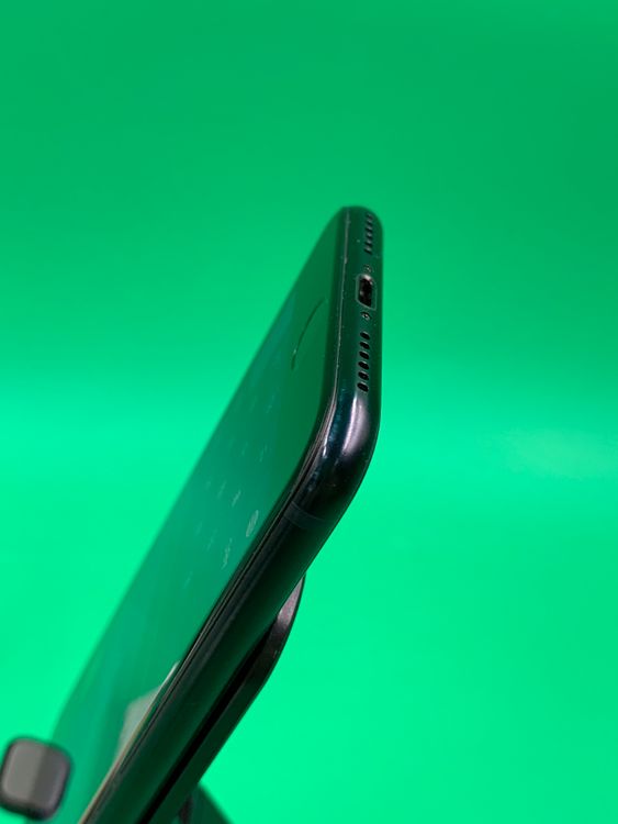 �������� iPhone SE ��3���� 64GB �ߥåɥʥ���  docomo ��