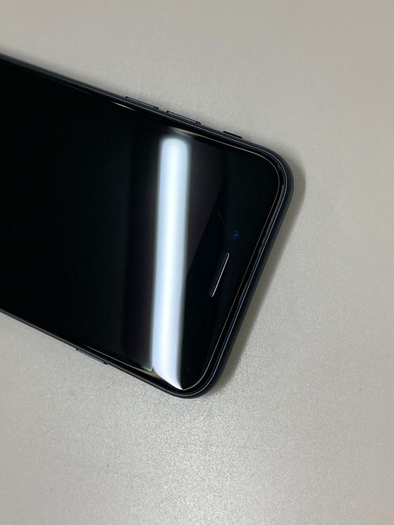 �������� iPhone SE ��3���� 64GB �ߥåɥʥ��� docomo ��