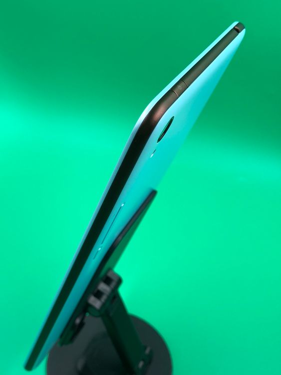 ������ Qua tab QZ8 32GB �֥롼 SIM�ե꡼ au �� KYT32