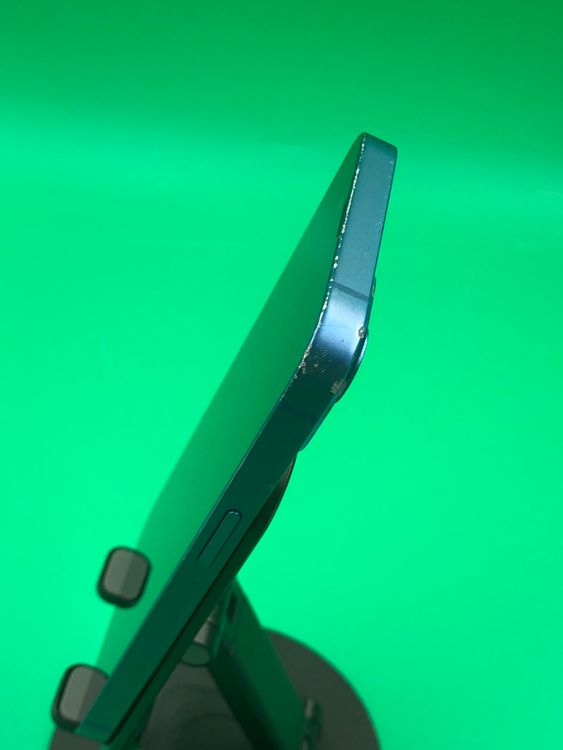 ���Хåƥ꡼���� iPhone 13 256GB �������饤�� ��������100% KDDI ��