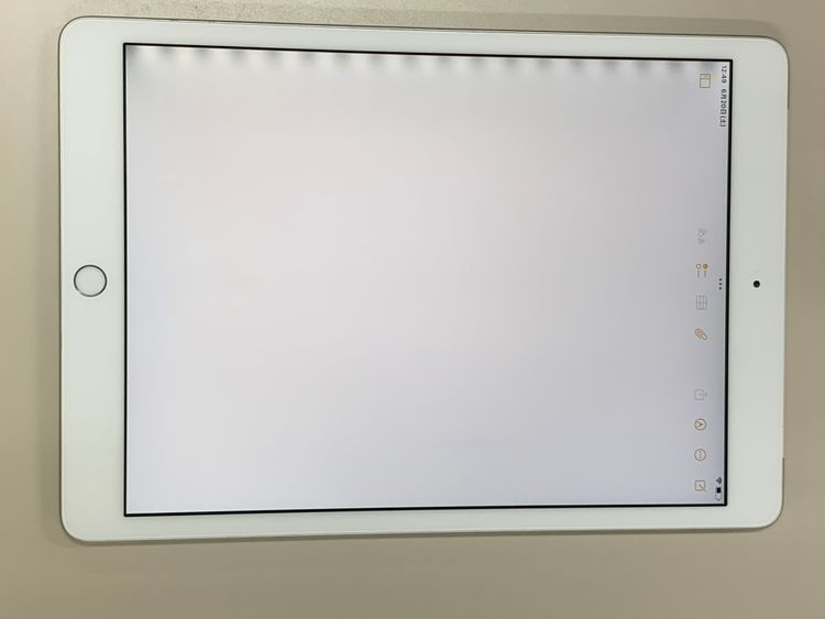������ iPad ��8���� Wi-Fi+Cellular 32GB ��������92% KDDI�� H2
