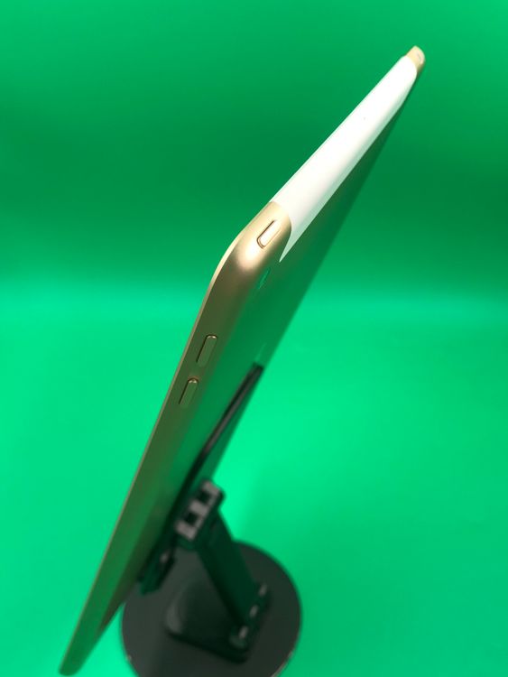 �������� iPad ��5���� Wi-Fi+Cellular 32GB �������  KDDI