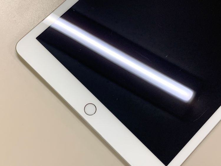 ������ iPad ��8���� Wi-Fi+Cellular 32GB ��������92% KDDI�� H2