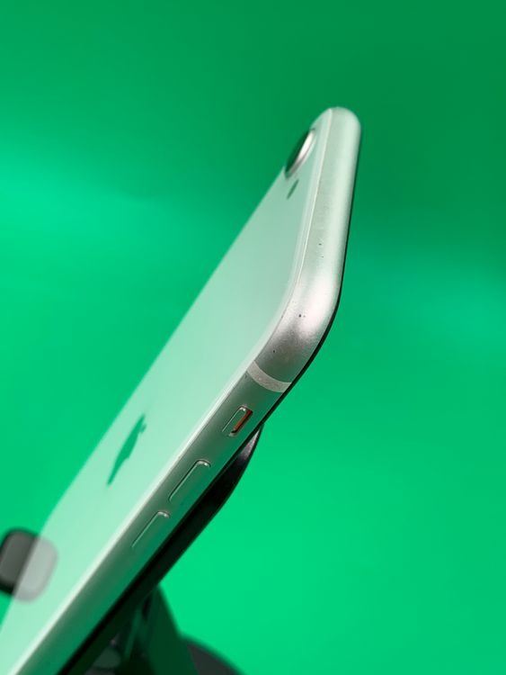 ���Хåƥ꡼���� iPhone SE ��2���� 64GB SIM�ե꡼ ��������100%