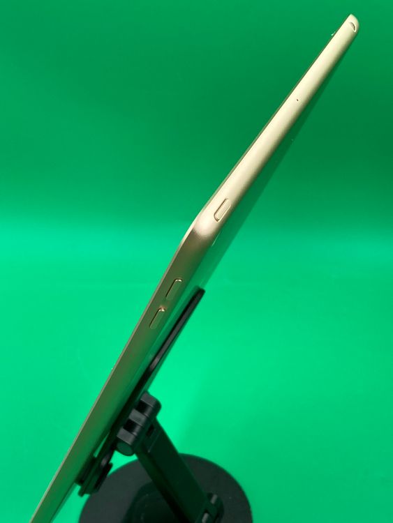 �����ʡ��Хåƥ꡼���� iPad ��5���� Wi-Fi 32GB �������