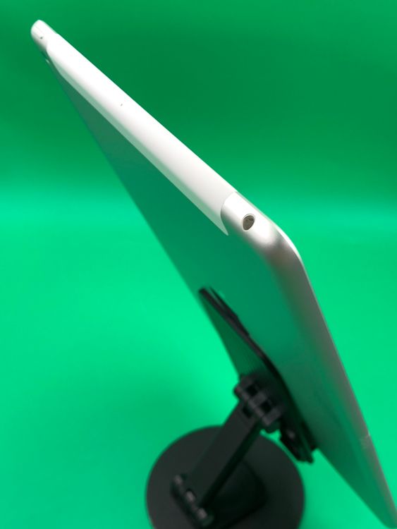 �����礤���� iPad ��7���� Wi-Fi+Cellular 32GB ����С� KDDI ��