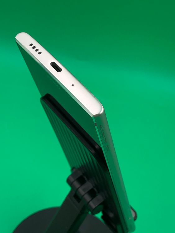 ���������� URBANO V04 64GB ����С� SIM�ե꡼ ���������ɹ� au ��