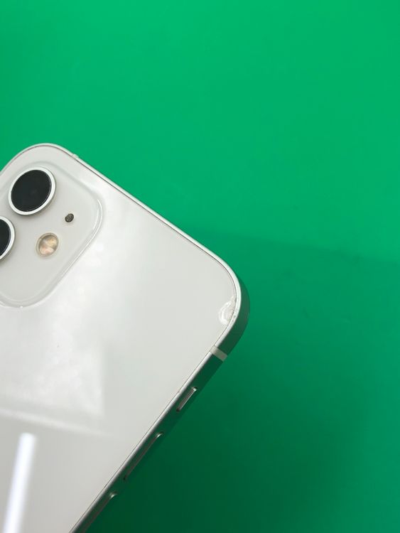 ���Хåƥ꡼���� iPhone 12 256GB �ۥ磻�� SIM�ե꡼ au �� H2