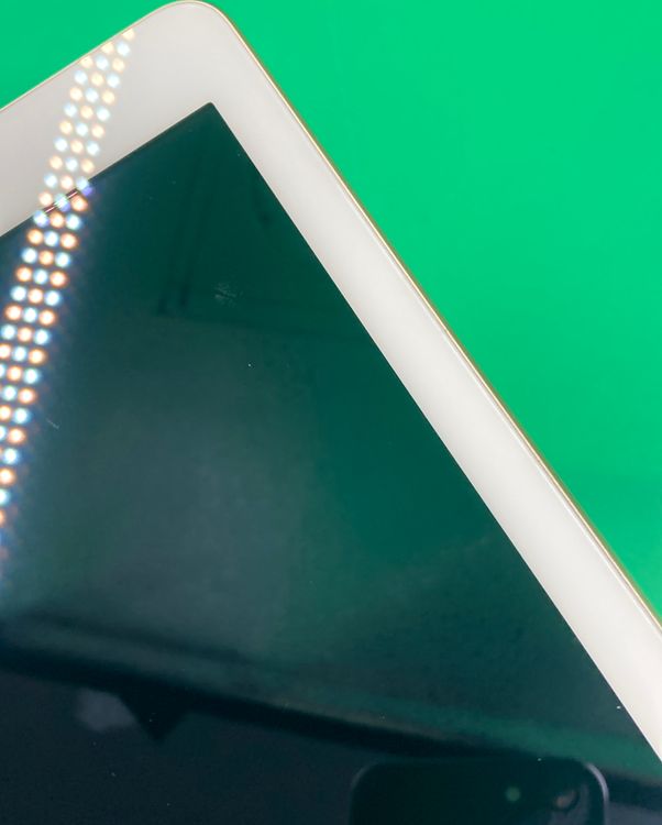 �����ʡ��Хåƥ꡼���� iPad ��5���� Wi-Fi 32GB �������