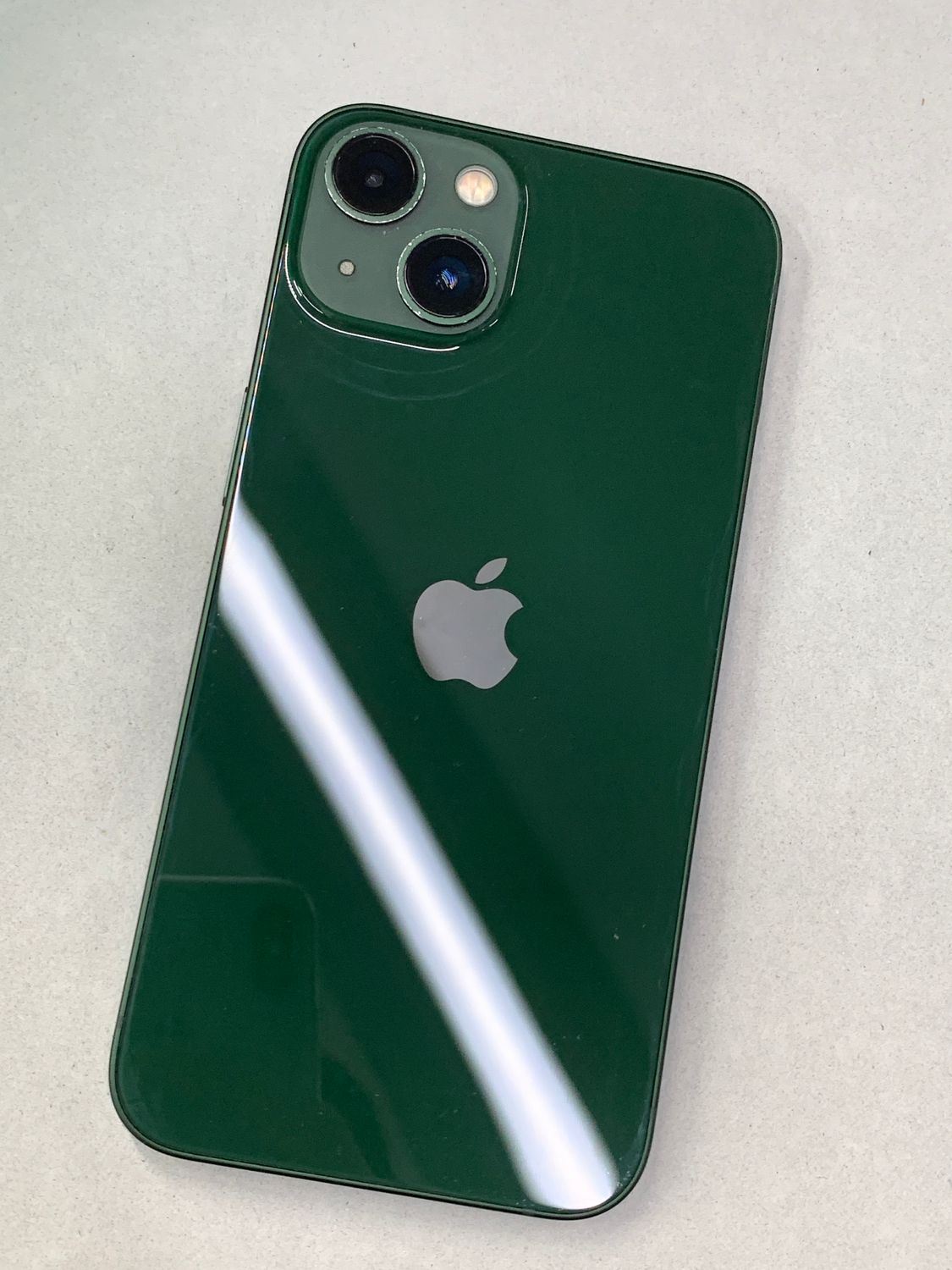iPhone 13 グリーン 128GB バッテリー92% ムスビー｜☆バッテリー新品 iPhone 13 128GB アルパイングリーン au