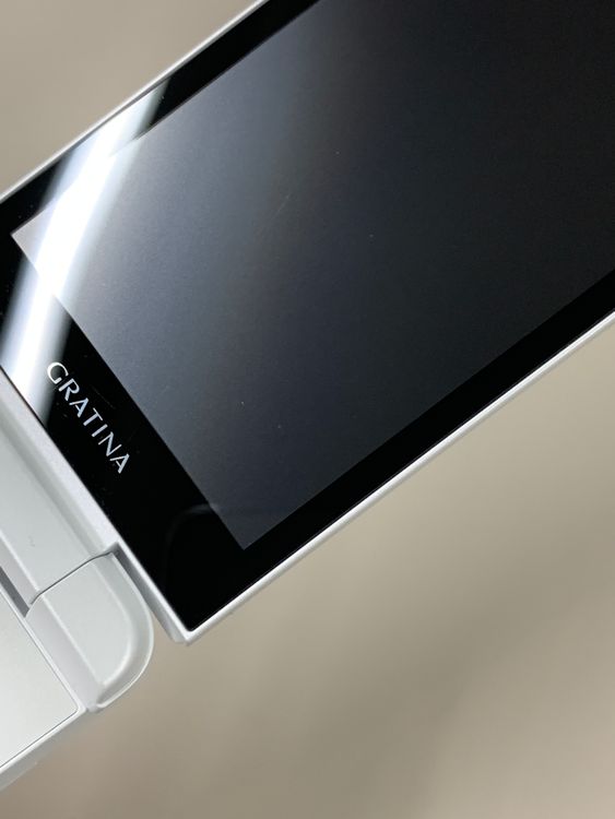 ������ ������ GRATINA 8GB �ۥ磻�� SIM�ե꡼ au �� KYF42