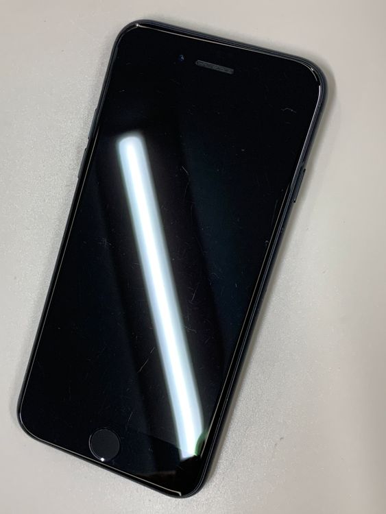 ���Хåƥ꡼���� iPhone SE ��2���� 64GB SIM�ե꡼ ��������100%