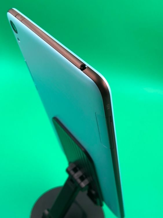 ������ Qua tab QZ8 32GB �֥롼 SIM�ե꡼ au �� KYT32