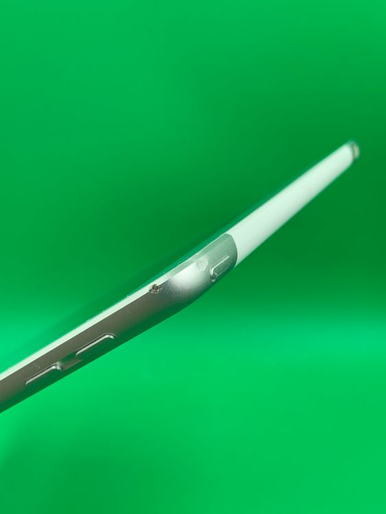 ���վ��ѥͥ뿷�� iPad ��6���� Wi-Fi+Cellular 32GB ����С� au ��