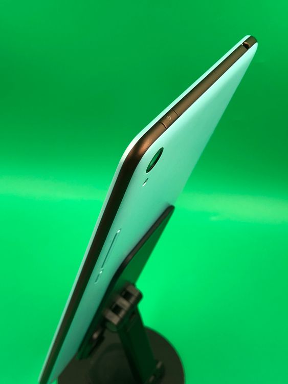 ������ Qua tab QZ8 32GB �֥롼 SIM�ե꡼ au �� KYT32