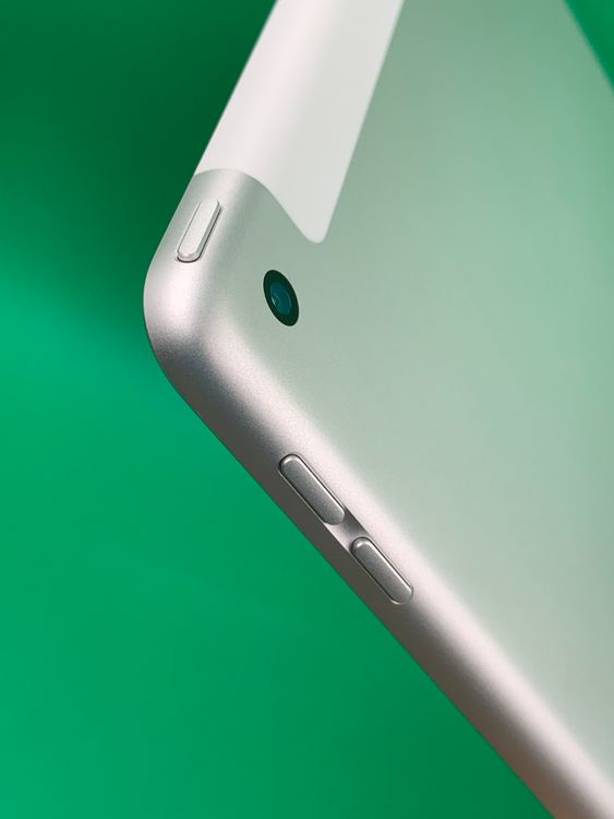 ������ iPad ��8���� Wi-Fi+Cellular 32GB SIM�ե꡼ docomo ��