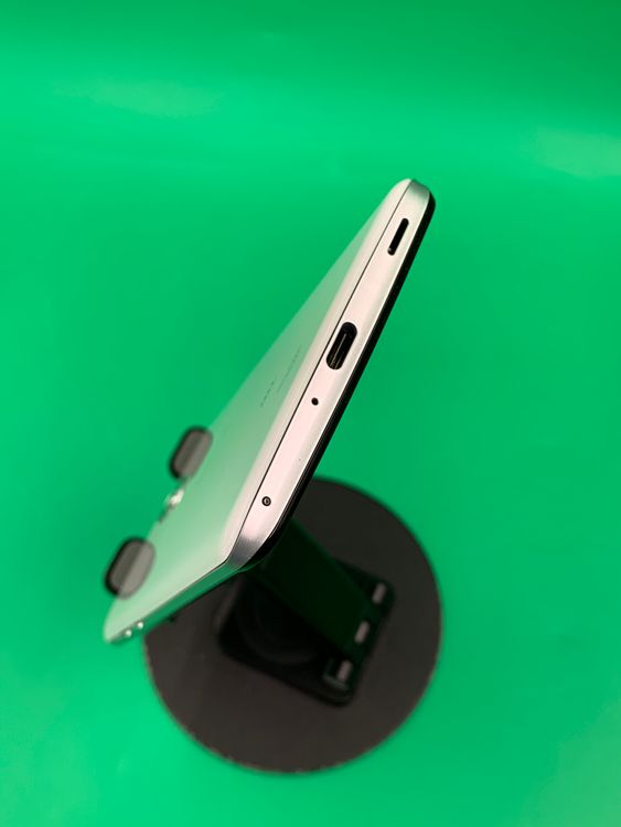 ����� AQUOS zero2 256GB �ߥ��ƥ��ۥ磻�� SIM�ե꡼ KDDI ��