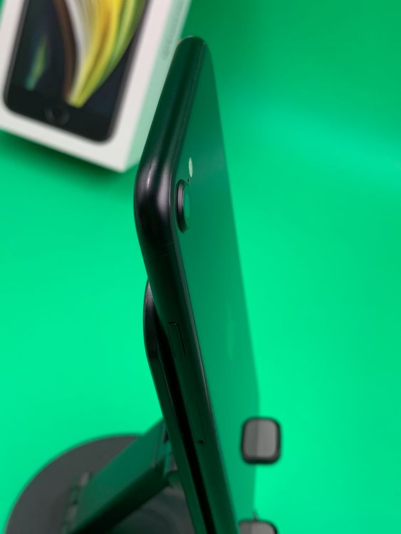 ������ iPhone SE ��2���� 64GB �֥�å� ��������100%  KDDI ��