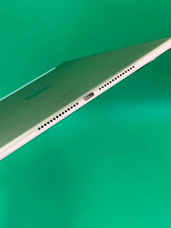 ������ iPad Air ��2���� Wi-Fi+Cellular 16GB ������� KDDI ��