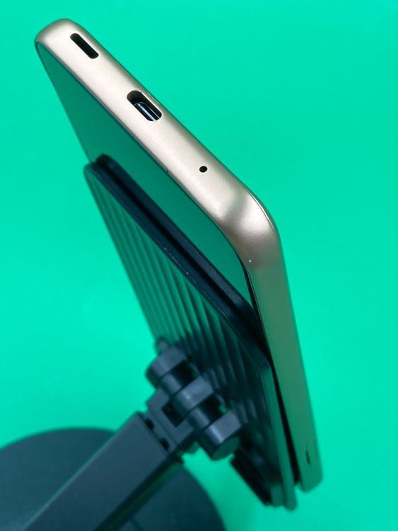 ����� arrows We 64GB ������� SIM�ե꡼ ���������ɹ� KDDI ��