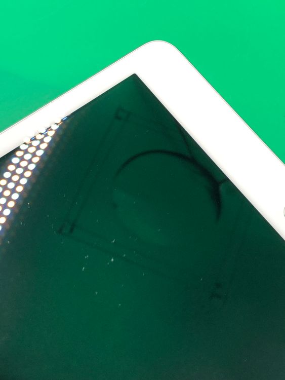 ����� iPad ��7���� Wi-Fi+Cellular 32GB ����С� KDDI ��