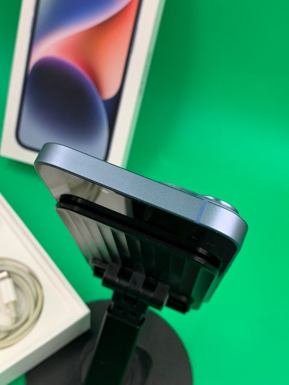 ���Хåƥ꡼���� iPhone 14 128GB �֥롼 SIM�ե꡼  docomo ��