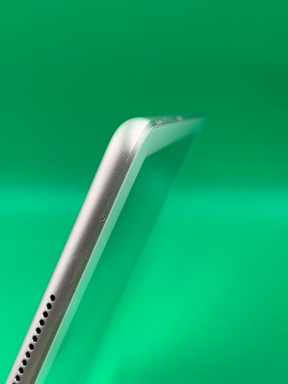 �������� iPad ��6���� Wi-Fi+Cellular 32GB ��������88% au ��